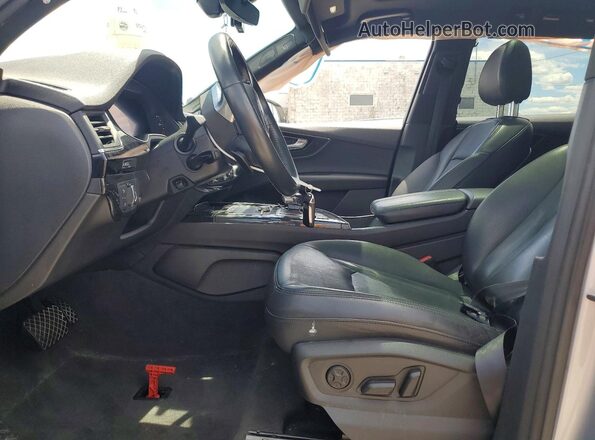 WA1LAAF74KD040155 2019 AUDI Q7 Серебряный Вид салона спереди