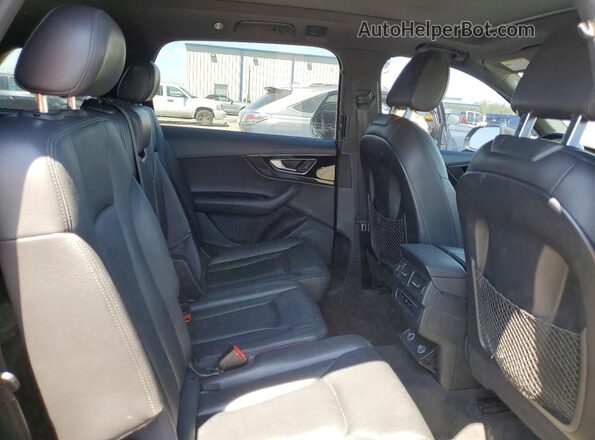 WA1LAAF75HD030338 2017 AUDI Q7 Silver Սալոնի հետևի տեսք
