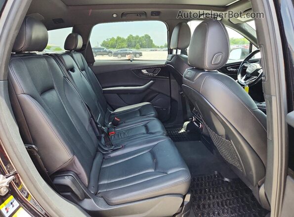 WA1LAAF75HD035524 2017 AUDI Q7 Black Вид задньої частини салону