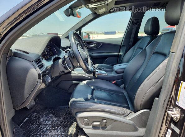 WA1LAAF75HD035524 2017 AUDI Q7 Black Вид салону спереду