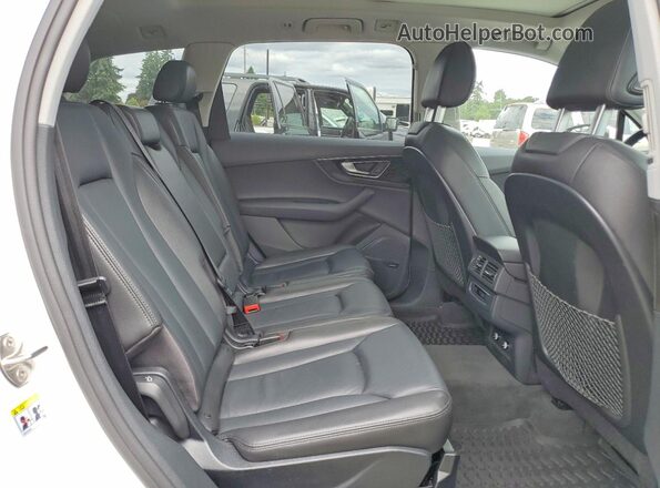 WA1LAAF75KD034610 2019 AUDI Q7 White Вид задньої частини салону