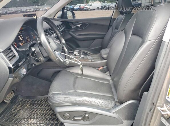 WA1LAAF76HD002080 2017 AUDI Q7 Gray Vista interior delantera