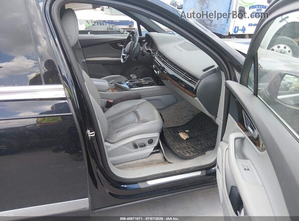 WA1LAAF76HD017033 2017 AUDI Q7 Black Widok wnętrza z przodu