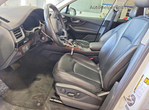 WA1LAAF76JD038308 2018 AUDI Q7 White წინა სალონის ხედი