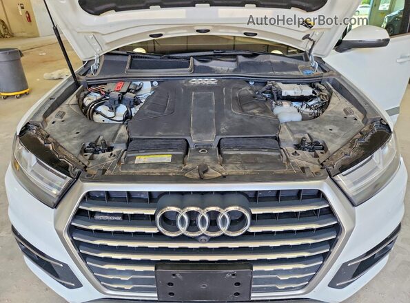 WA1LAAF76JD038308 2018 AUDI Q7 White ძრავის განყოფილების ხედი