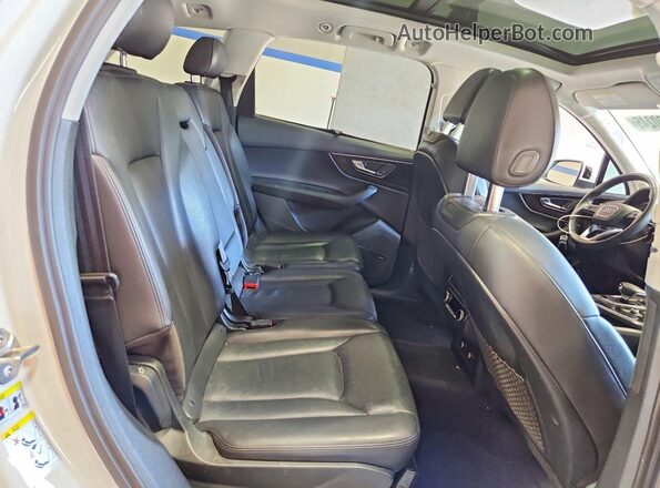 WA1LAAF76JD038308 2018 AUDI Q7 White უკანა სალონის ხედი