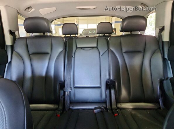 WA1LAAF76JD038308 2018 AUDI Q7 White უკანა სავარძლების ხედი