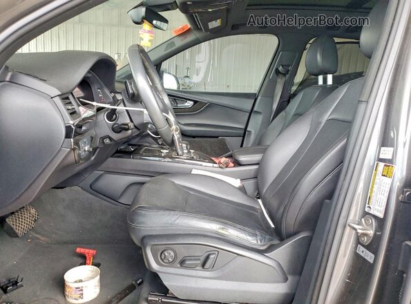 WA1LAAF76JD050099 2018 AUDI Q7 Gray წინა სალონის ხედი