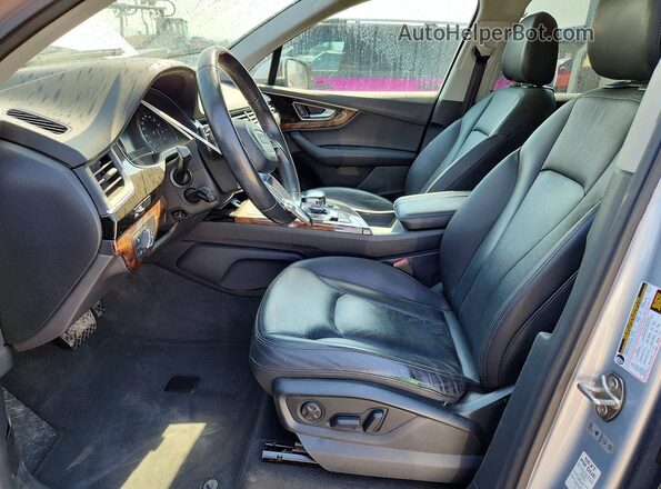 WA1LAAF77HD012861 2017 AUDI Q7 Silver Front interior view