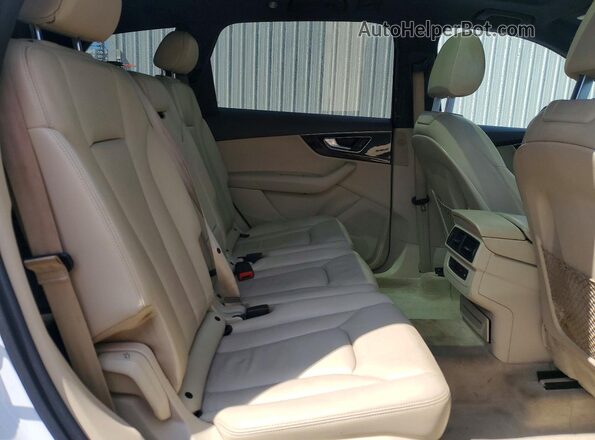 WA1LAAF77HD026307 2017 AUDI Q7 White უკანა სალონის ხედი