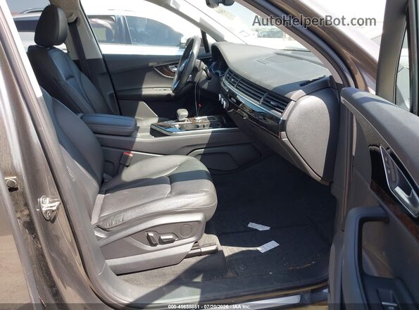 WA1LAAF77JD034865 2018 AUDI Q7 Gray Вид салону спереду