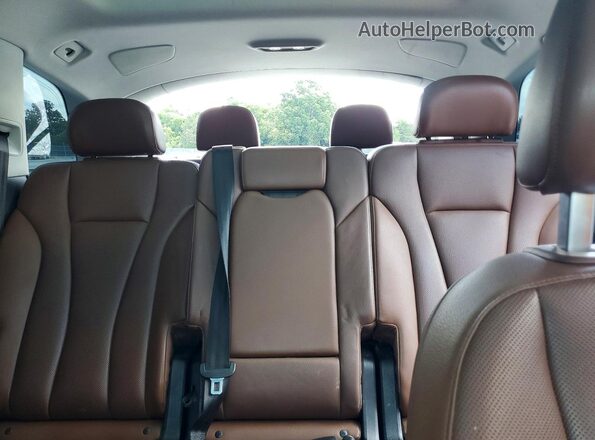 WA1LAAF77KD040036 2019 AUDI Q7 White Widok tylnych siedzeń