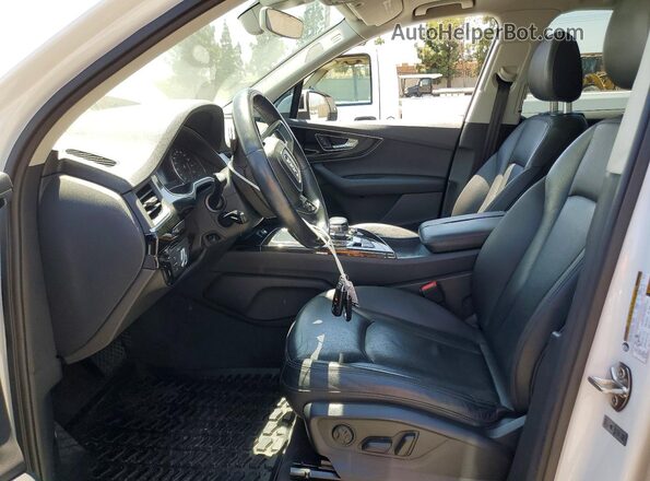 WA1LAAF78HD003392 2017 AUDI Q7 White წინა სალონის ხედი