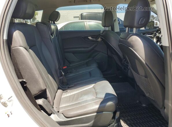 WA1LAAF78HD003392 2017 AUDI Q7 White უკანა სალონის ხედი