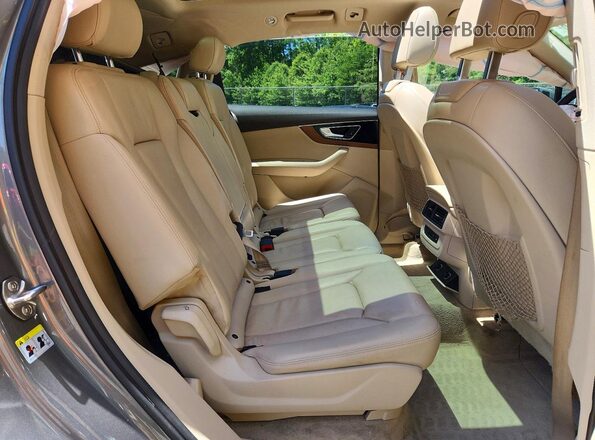WA1LAAF78HD044394 2017 AUDI Q7 Gray უკანა სალონის ხედი
