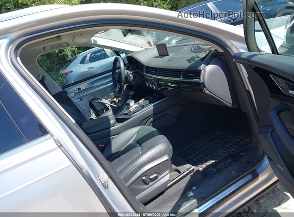 WA1LAAF78JD037872 2018 AUDI Q7 Серебряный Вид салона спереди