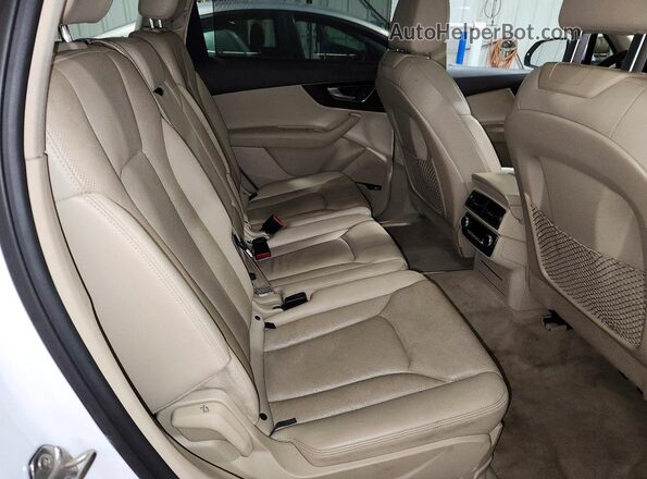 WA1LAAF79HD015454 2017 AUDI Q7 White Սալոնի հետևի տեսք