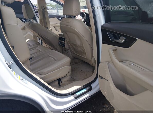 WA1LAAF79JD043440 2018 AUDI Q7 White VIN sticker view