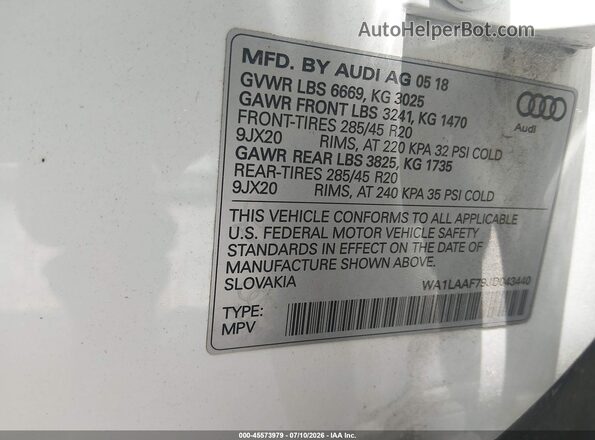 WA1LAAF79JD043440 2018 AUDI Q7 White Engine compartment view