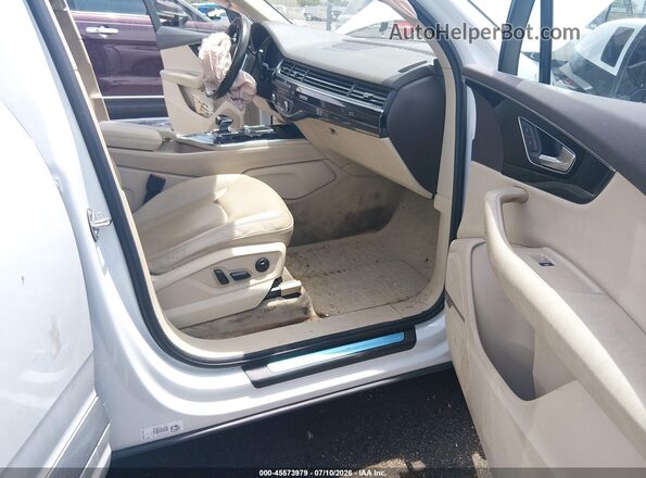 WA1LAAF79JD043440 2018 AUDI Q7 White Front interior view