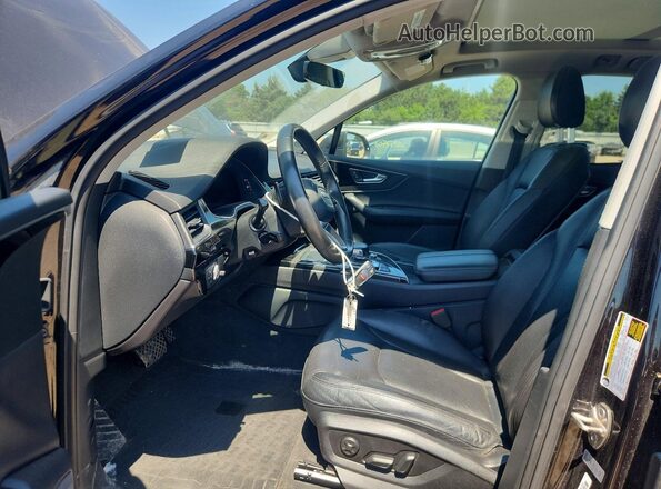 WA1LAAF79KD007765 2019 AUDI Q7 Black Front interior view