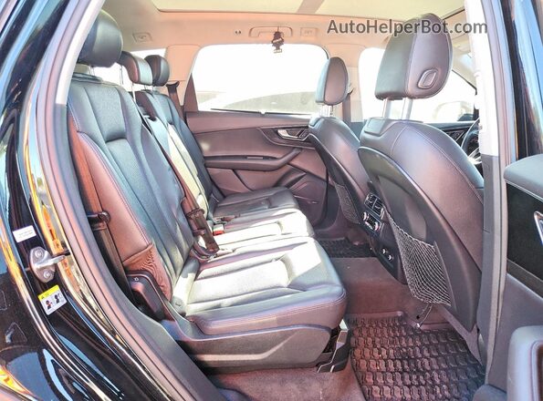 WA1LAAF79KD015543 2019 AUDI Q7 Black Widok wnętrza z tyłu