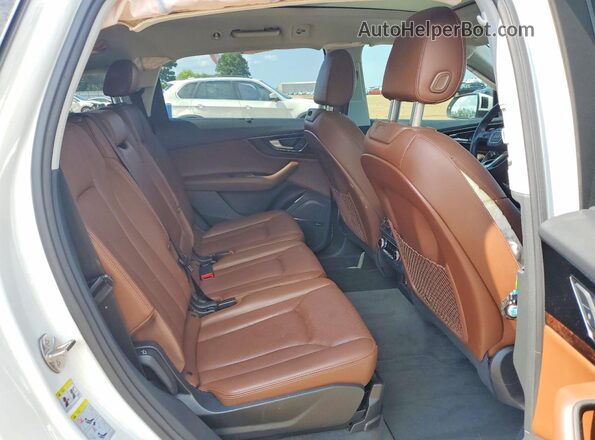 WA1LAAF79KD016742 2019 AUDI Q7 White Widok wnętrza z tyłu