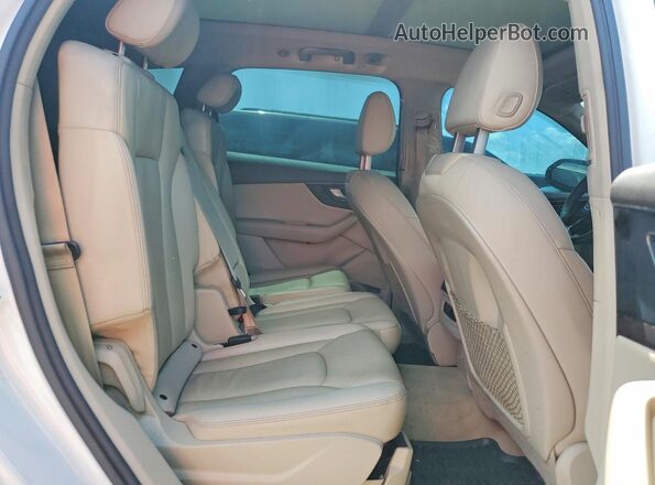 WA1LAAF7XJD034262 2018 AUDI Q7 White უკანა სავარძლების ხედი