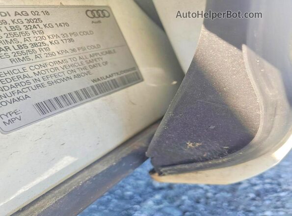 WA1LAAF7XJD034262 2018 AUDI Q7 White ძრავის განყოფილების ხედი