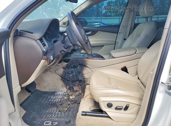 WA1LAAF7XJD034262 2018 AUDI Q7 White წინა სალონის ხედი
