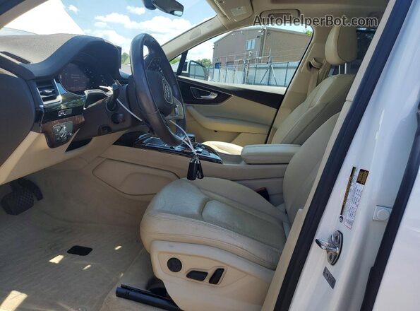 WA1LAAF7XKD039835 2019 AUDI Q7 Белый Вид салона спереди