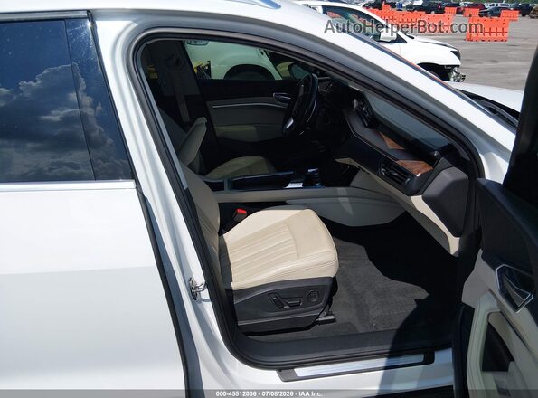 WA1LAAGE2KB011276 2019 AUDI E-TRON White წინა სალონის ხედი