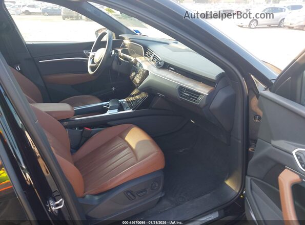 WA1LAAGE4KB009822 2019 AUDI E-TRON Black Widok wnętrza z przodu