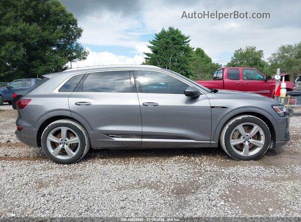 WA1LAAGE6KB008283 2019 AUDI E-TRON Серый Вид задней части салона