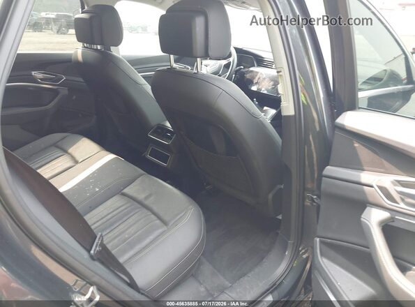 WA1LAAGE7MB010742 2021 AUDI E-TRON Blue Widok naklejki z numerem VIN