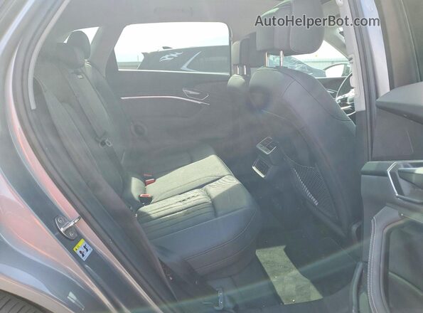 WA1LAAGE7NB013299 2022 AUDI E-TRON Silver Вид задньої частини салону