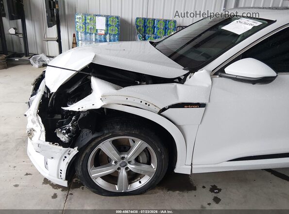 WA1LAAGEXKB024227 2019 AUDI E-TRON White Դիմացի տեսք