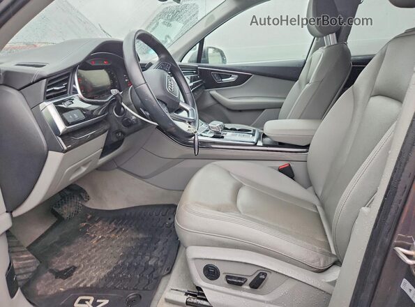 WA1LCBF76PD009531 2023 AUDI Q7 Gray Vista interior delantera