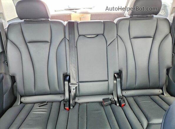 WA1LCBF7XPD006163 2023 AUDI Q7 White Vista de los asientos traseros