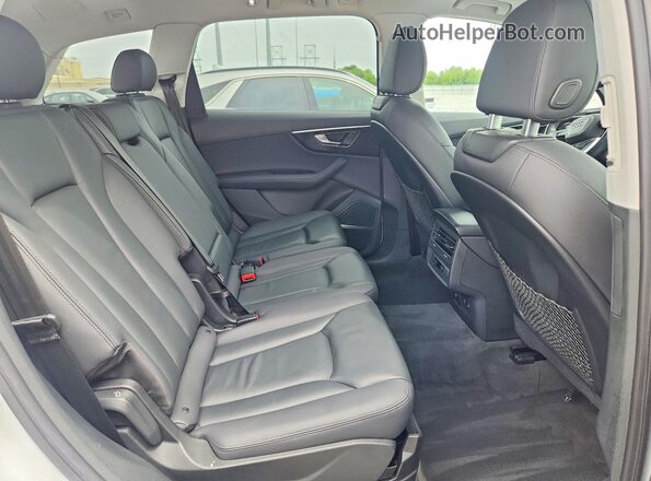 WA1LCBF7XPD006163 2023 AUDI Q7 White Vista interior trasera