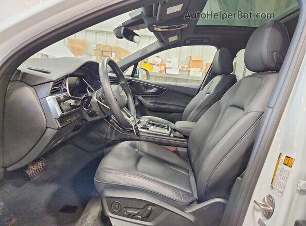 WA1LCBF7XPD029698 2023 AUDI Q7 White Սալոնի դիմացի տեսք