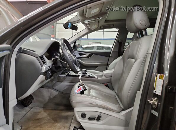 WA1LHAF70KD019833 2019 AUDI Q7 Gray Widok wnętrza z przodu