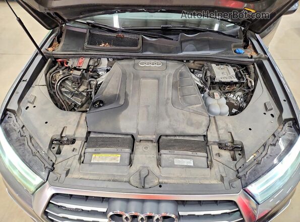 WA1LHAF70KD019833 2019 AUDI Q7 Gray Widok komory silnika