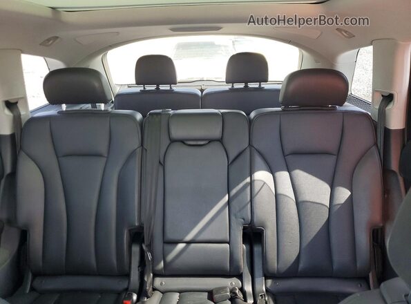 WA1LHAF71JD025798 2018 AUDI Q7 Silver უკანა სავარძლების ხედი