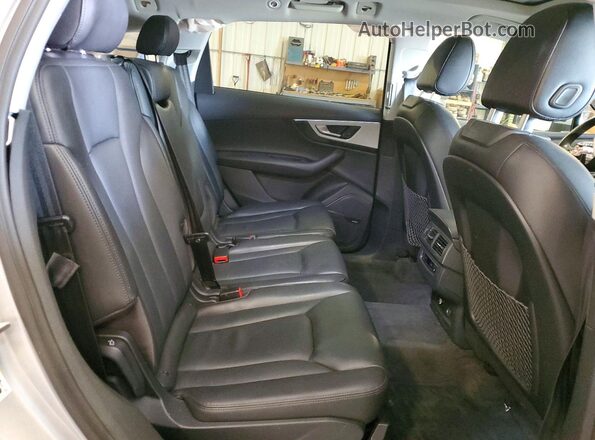 WA1LHAF71KD041730 2019 AUDI Q7 Silver Widok wnętrza z tyłu