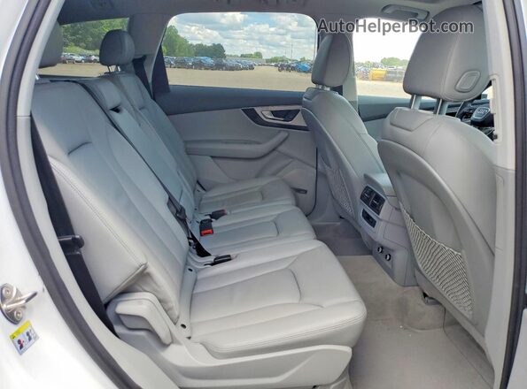 WA1LHAF75JD024556 2018 AUDI Q7 White Widok wnętrza z tyłu
