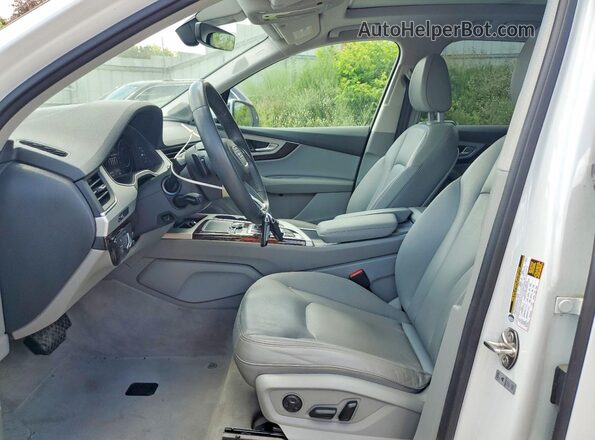 WA1LHAF75JD024556 2018 AUDI Q7 White Widok wnętrza z przodu