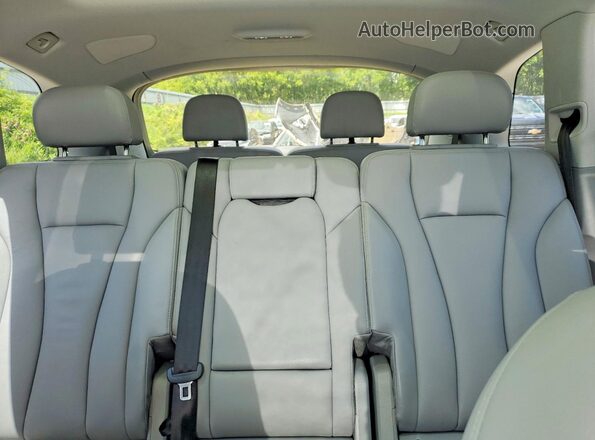WA1LHAF75JD024556 2018 AUDI Q7 White Widok tylnych siedzeń