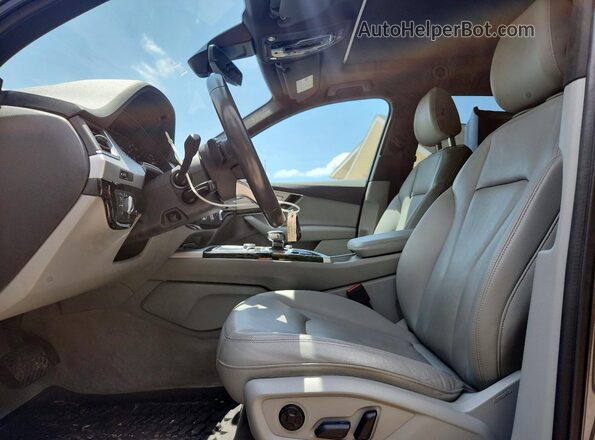WA1LHAF76KD030030 2019 AUDI Q7 Gray Вид салону спереду