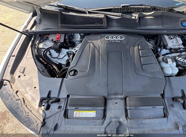 WA1LHAF7XJD045466 2018 AUDI Q7 White Rear view